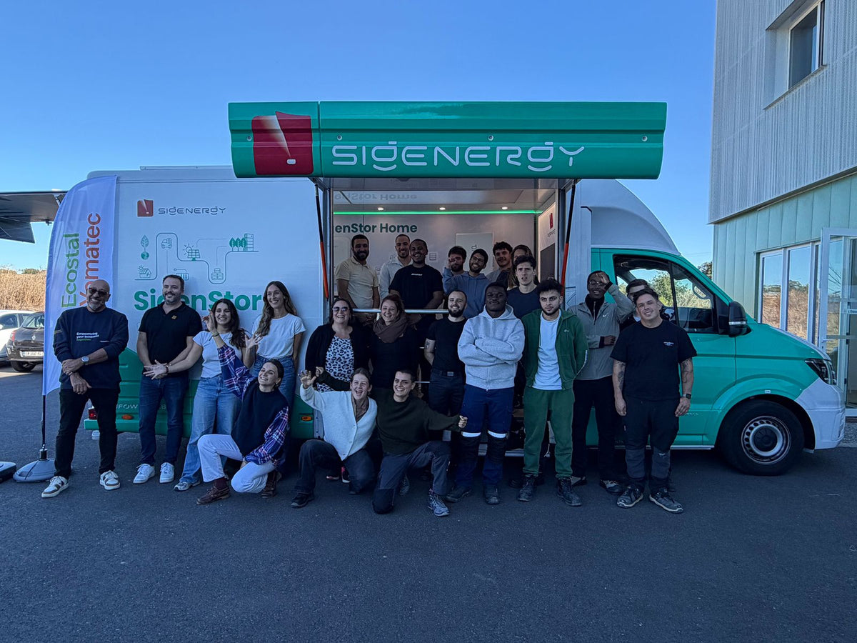 Photo de groupe devant le truck Sigenergy du SIGEN'S TOUR de France